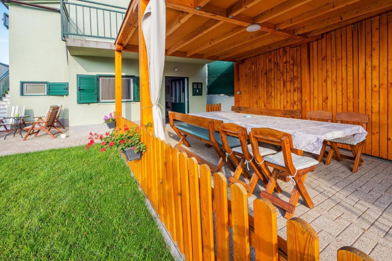 Holiday Home Jela Kastela Exterior photo